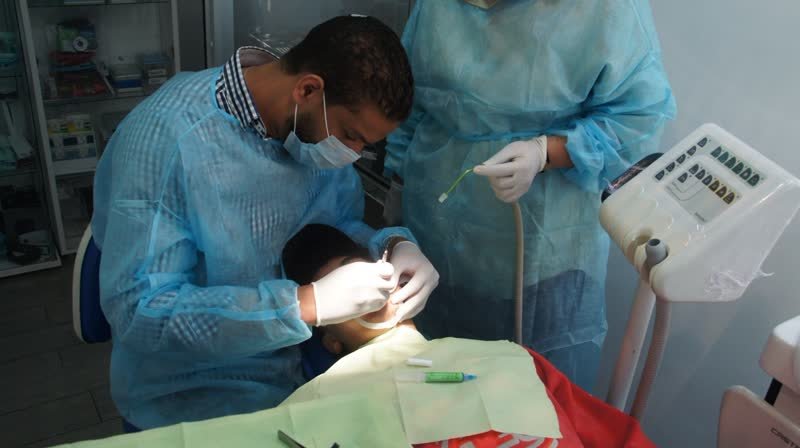 Soin dentaire en clinique